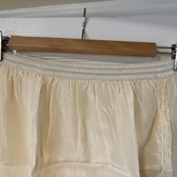 Vintage Silky Cream Slip with Lace from the 1950s - Picture 3 of 8